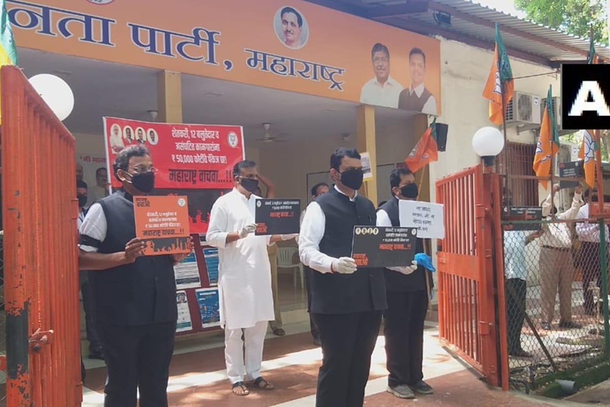 Devendra Fadnavis & other party leaders stage protest, demand state govt to announce package 