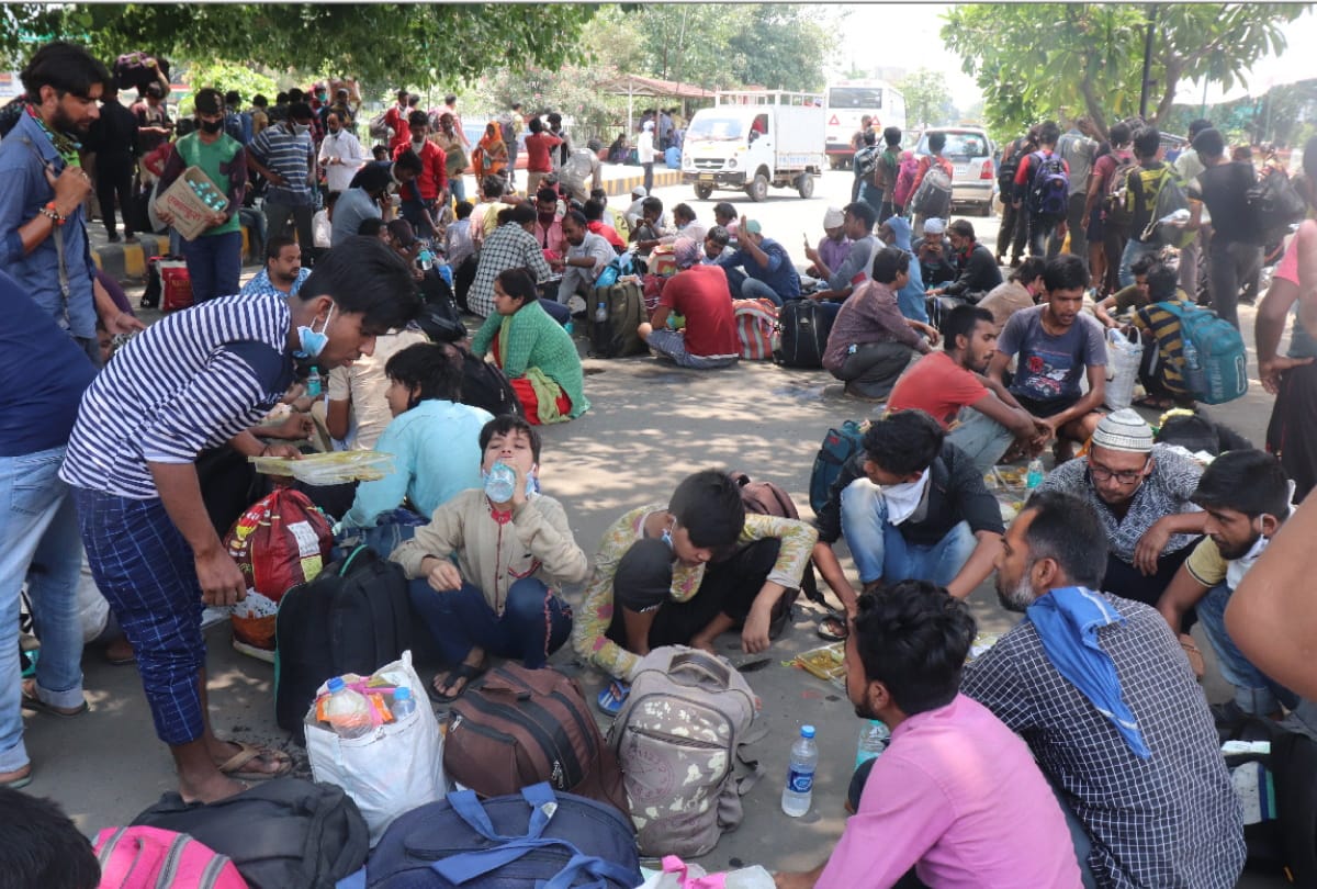migrant workers arrived in gorakhpur junction by shramik special