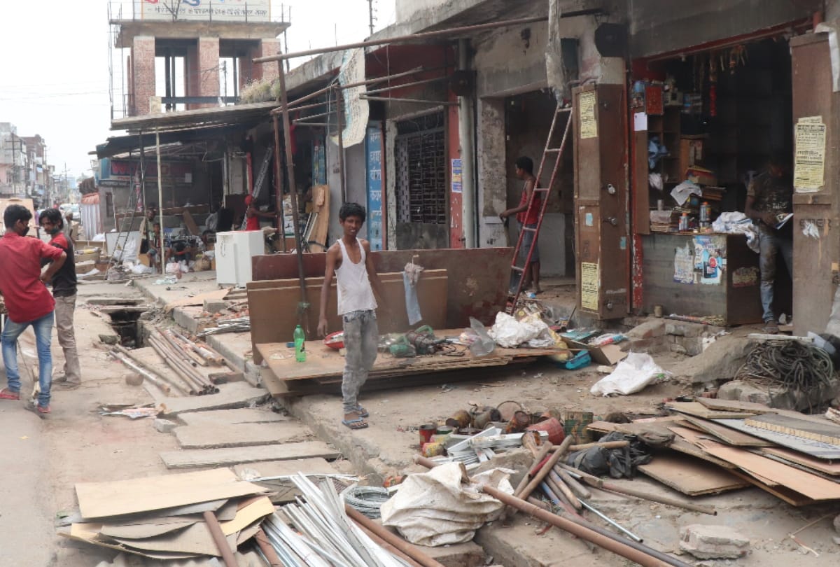 CM Yogi Adityanath special story for demolished gorakhnath temple wall