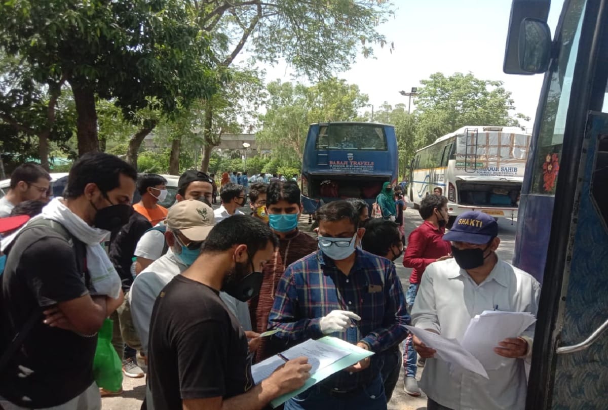 Jamia Millia isliamia university arranges special buses for students stranded in hostel