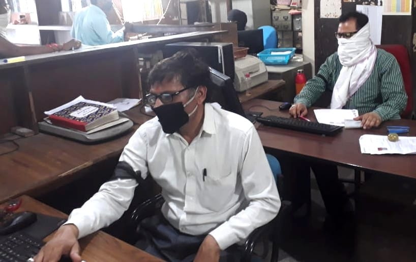 Bank workers protest against labor law amendment by tying black lace