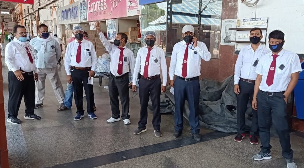 Demonstrated against the central government's anti-labor policies