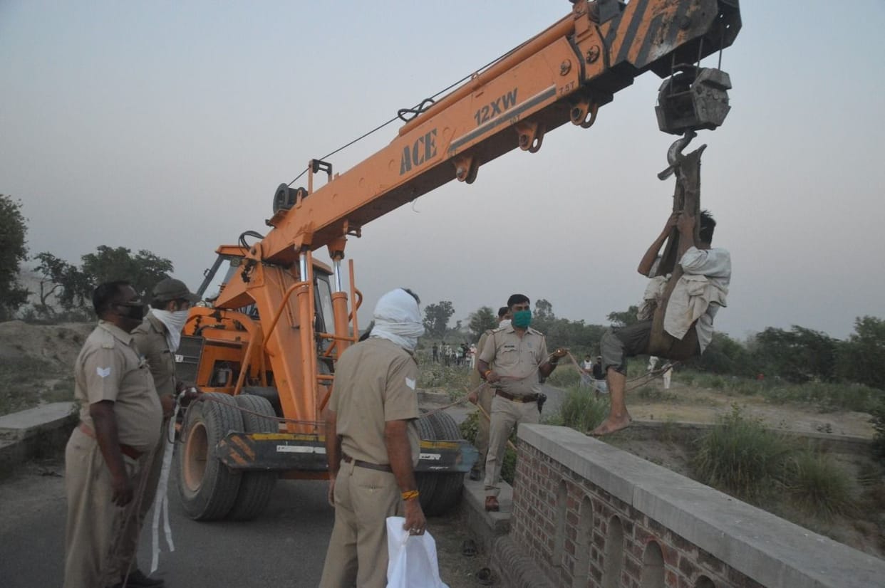 Hathras: dead body of unknown woman found in dirty drain