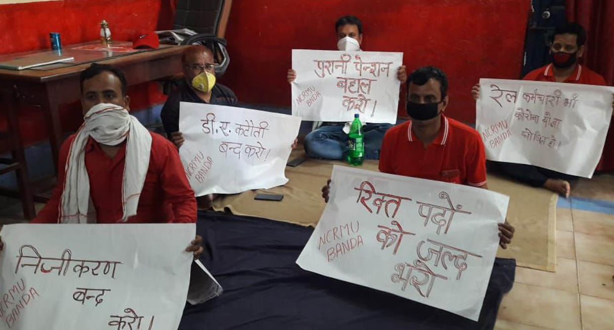 Hunger strike of railway employees on closure of DA