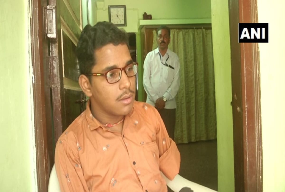 Gujarat: Shivam Solanki, who lost his arms & a leg in an accident at the age of 12, has scored 92% marks in state board exams