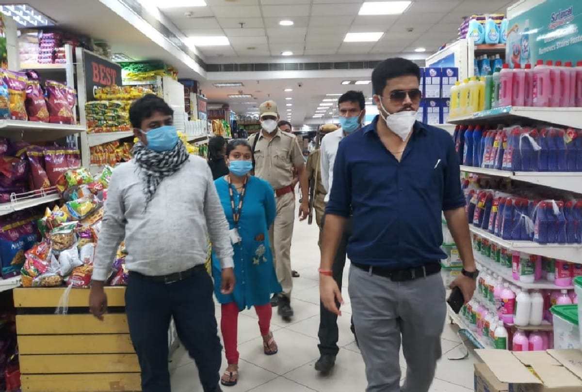 Lakshmi bakers seal and warn vishal mega mart during lockdown in gorakhpur