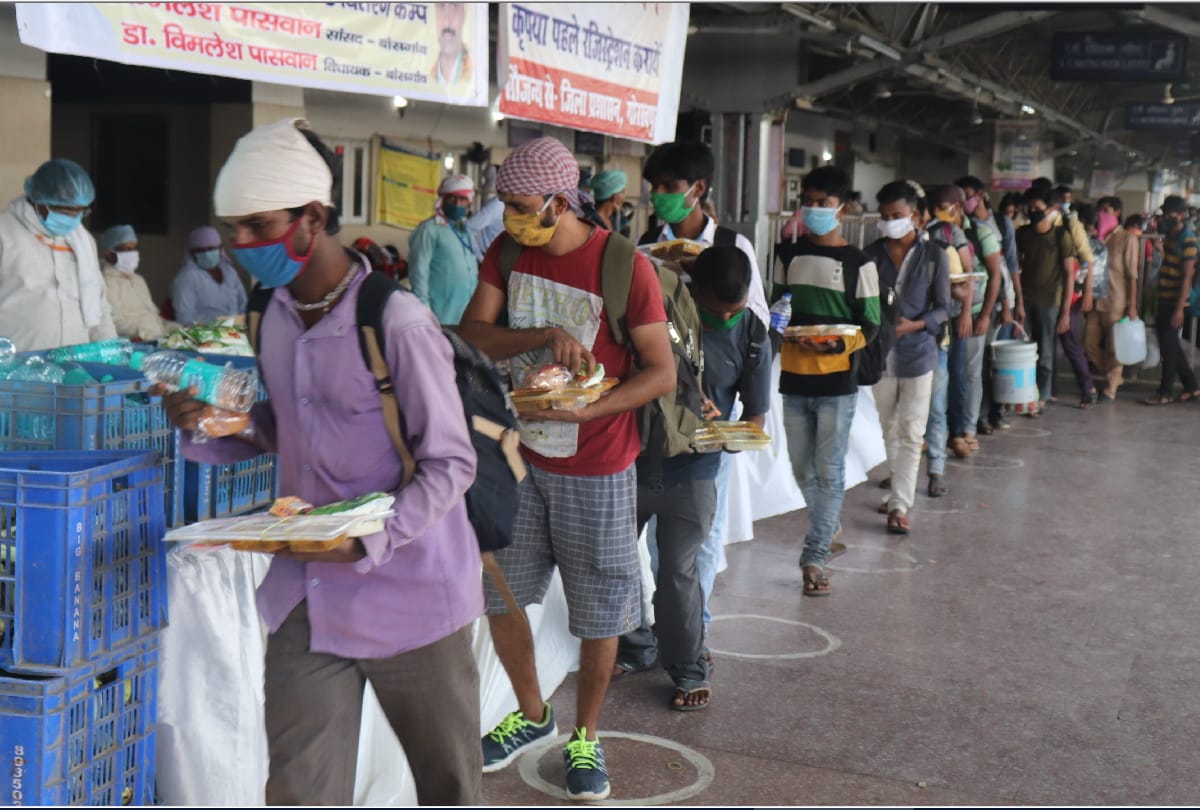migrant workers arrived in gorakhpur junction by shramik special