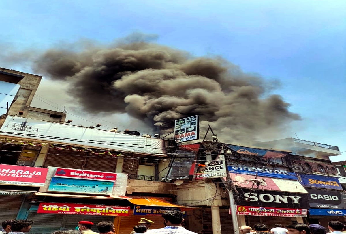 electronic items godown catches fire