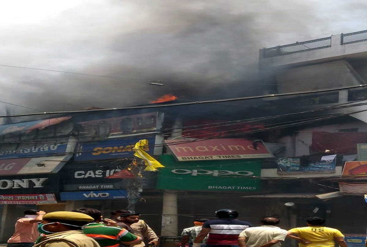 electronic items godown catches fire