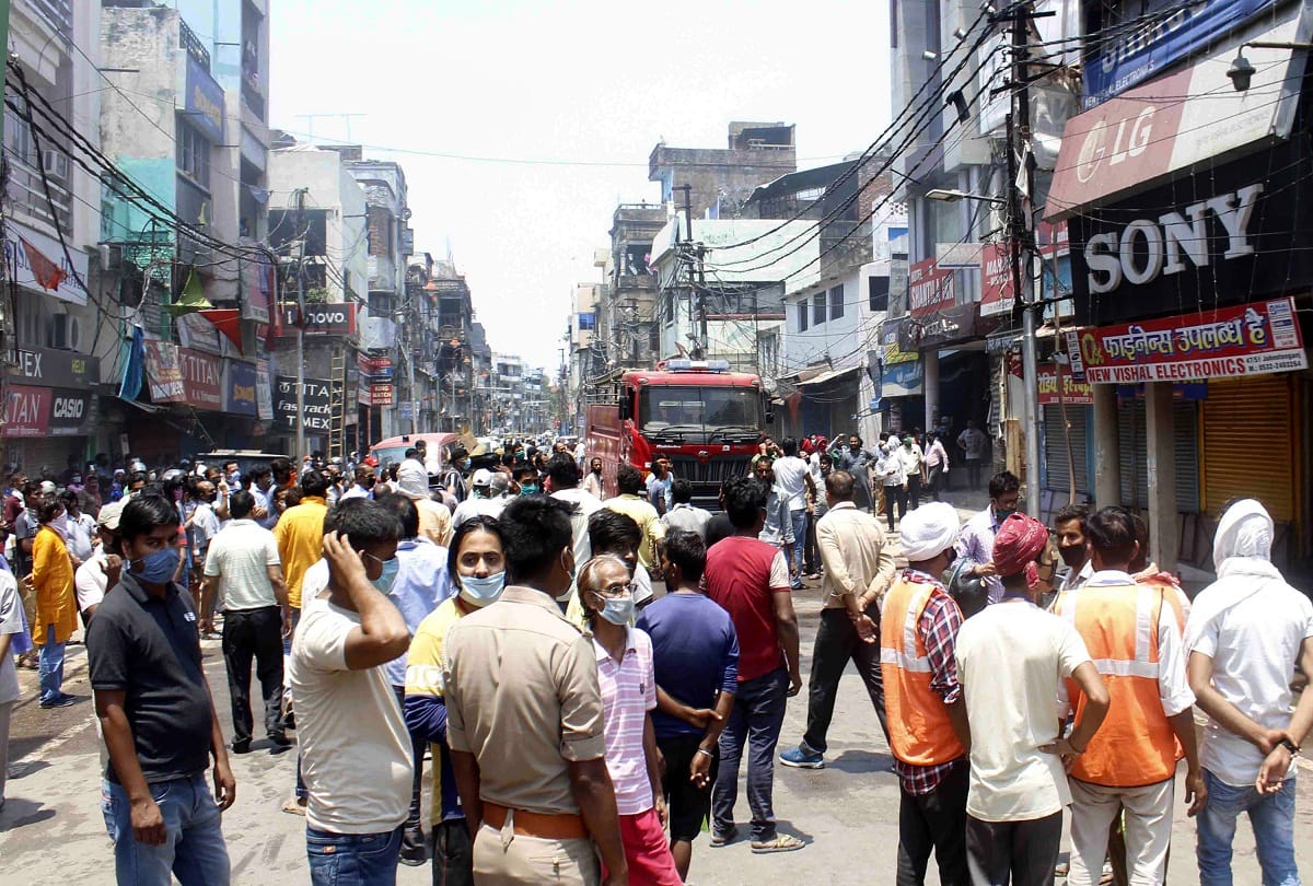 electronic items godown catches fire