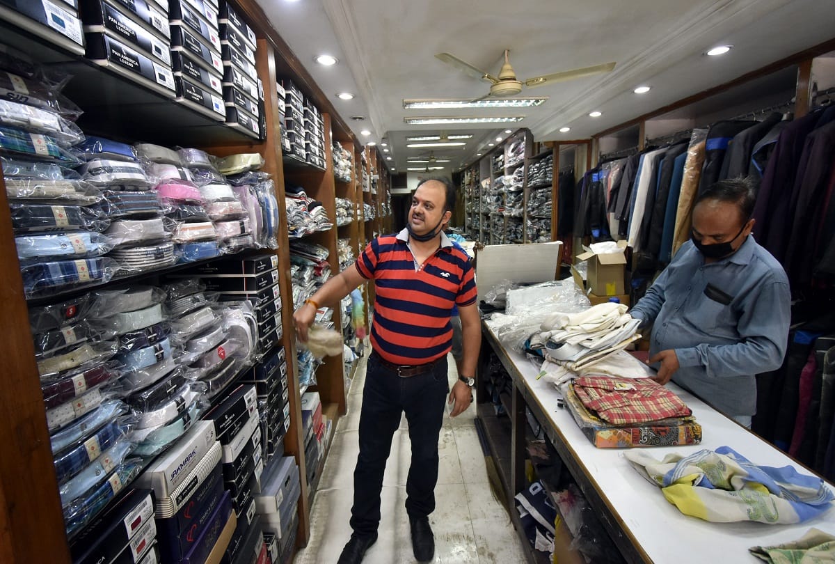 Prayagraj: 60 days later, time took a turn, clothes shops opened, buyers arrived