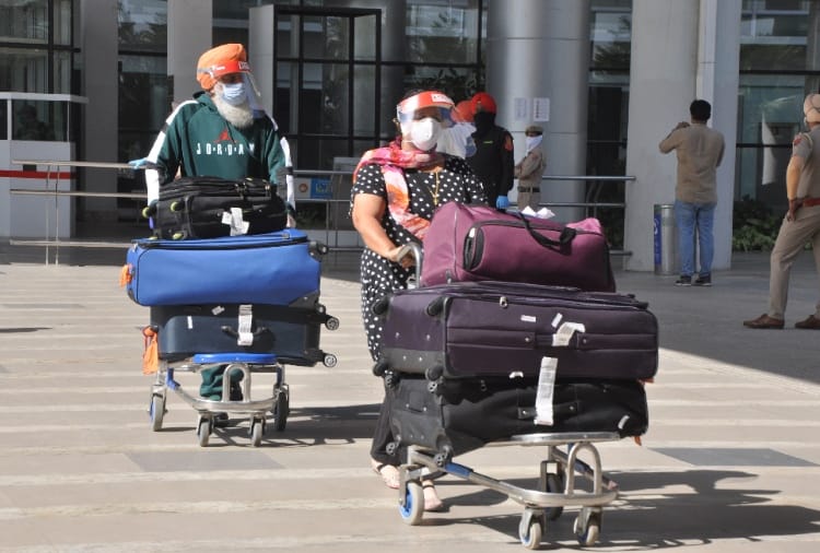 100 indians reached at Mohali airport From USA