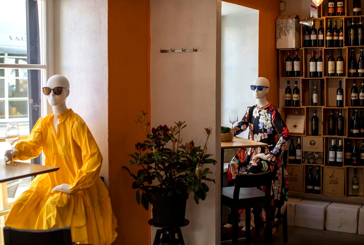 Stylish mannequins increasing Vilnius restaurants business during this period