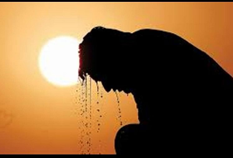 Heat Stroke UP: भीषण गर्मी से अब देवरिया में 53 लोगों की मौत, शव वाहन-एंबुलेंस की किल्लत, प्रदेश में हाहाकार