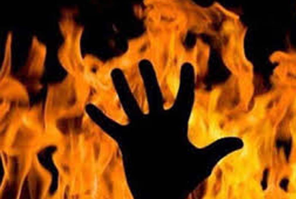 old man died by fire in family feud in kanpur