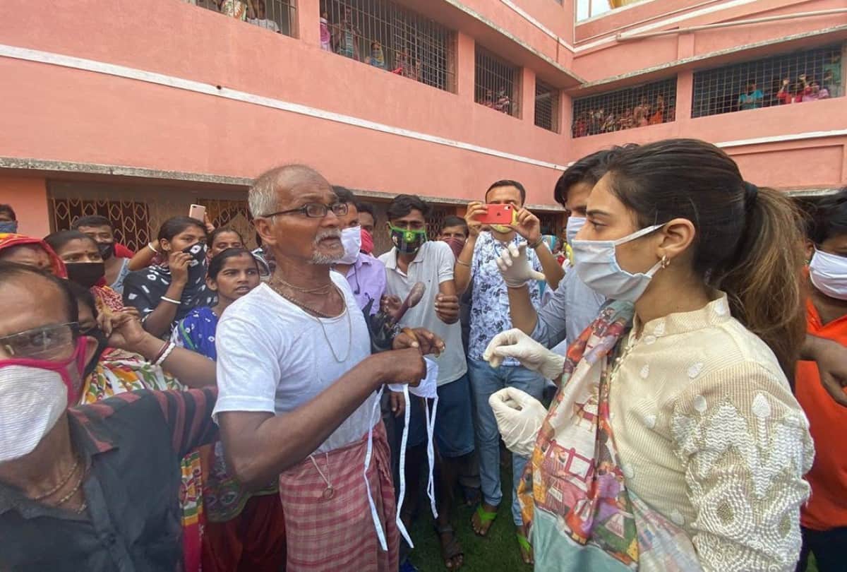 nusrat jhan visited amphan cyclone hit areas of constituency basirhat