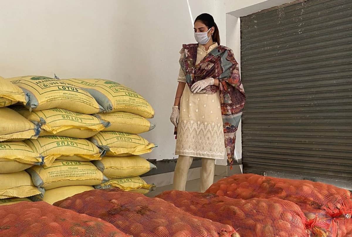 nusrat jhan visited amphan cyclone hit areas of constituency basirhat