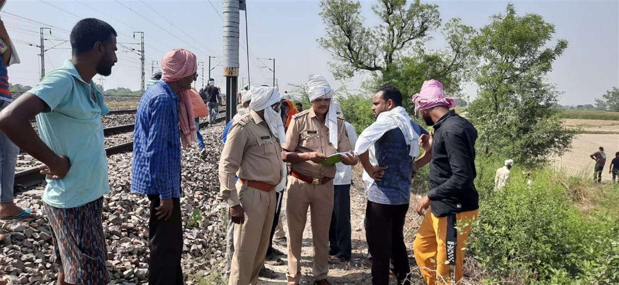 Hathras: In Gruhklesh, the couple jumped and died in front of the goods train