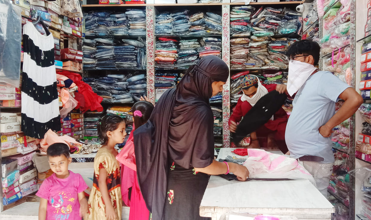preparing of eid, market down