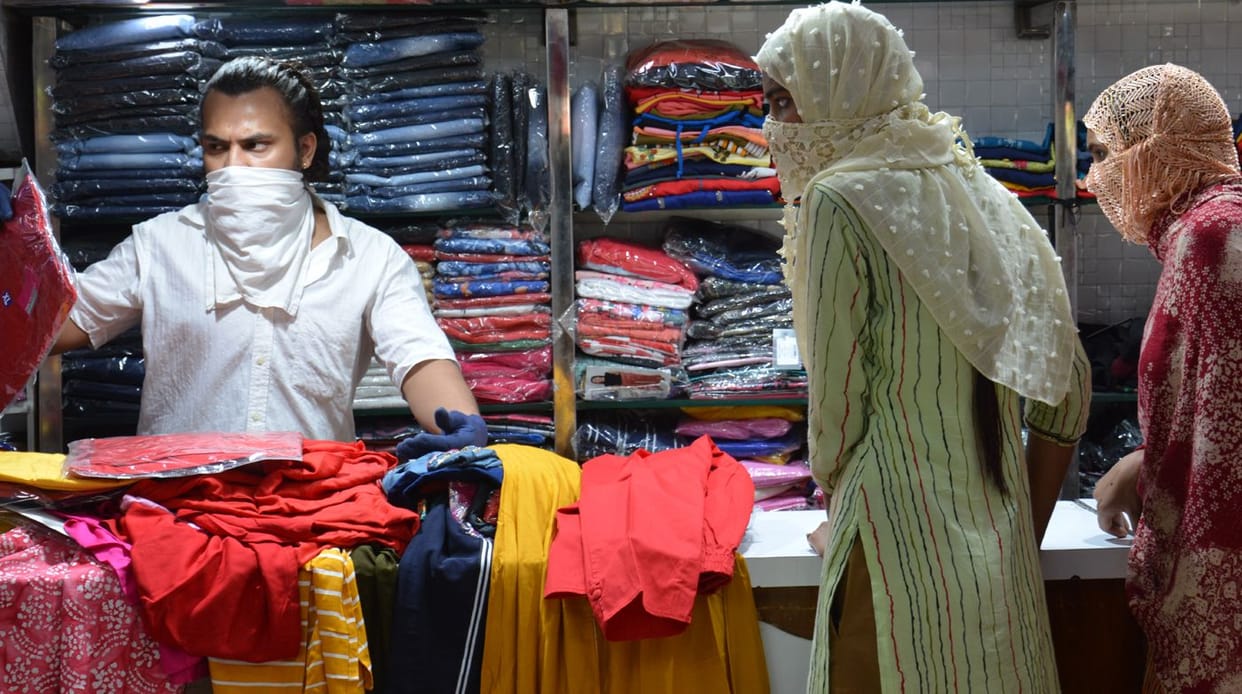 Crowd in markets for Eid shopping