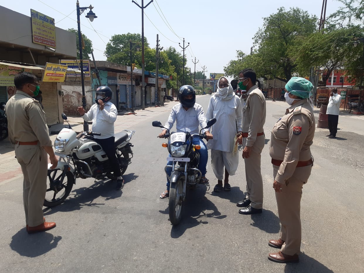 bikers, chalan, police, two, mathura