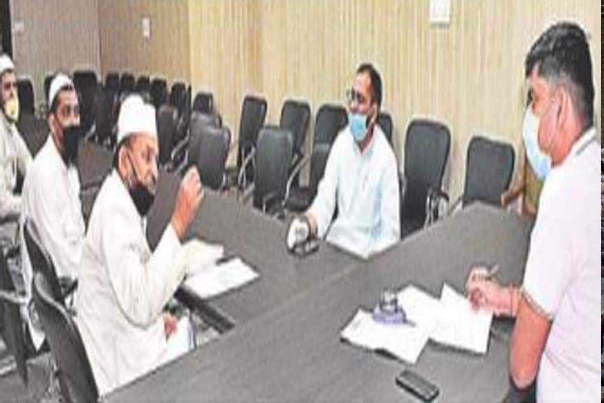 Alwida juma prayers performed in homes, Meerut administration tightens for Eid