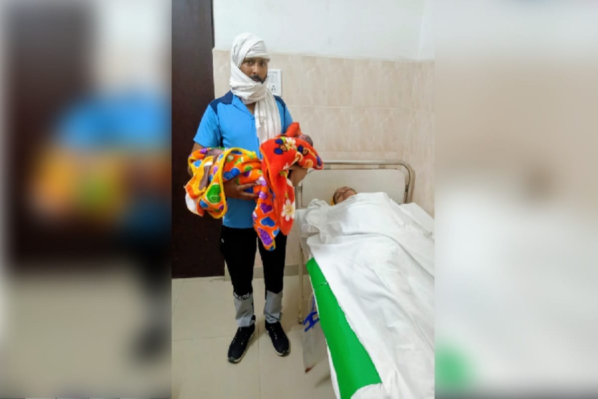A woman gave birth to two children in Meerut between corona virus and named Quarantine and Sanitizer