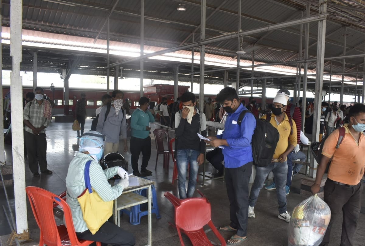 Record Migrant special train reach gorakhpur railway station