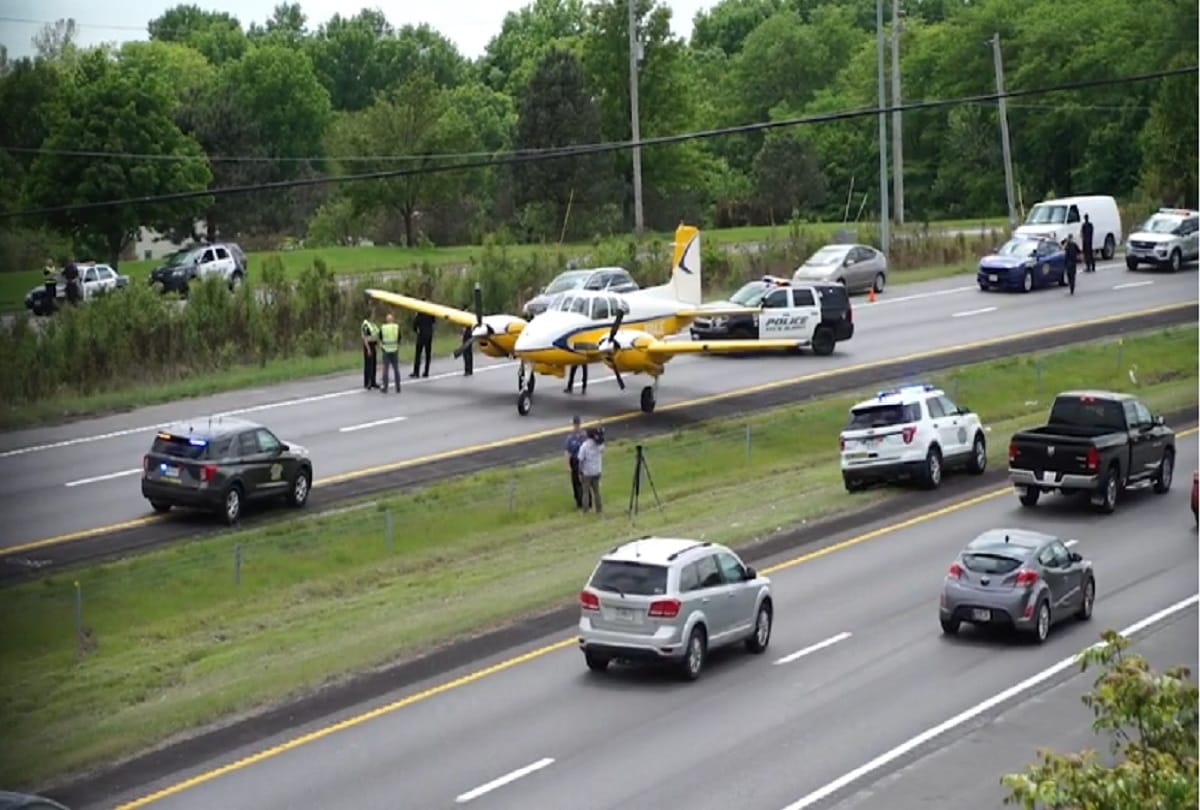 Plane emergency landing between moving cars on highway