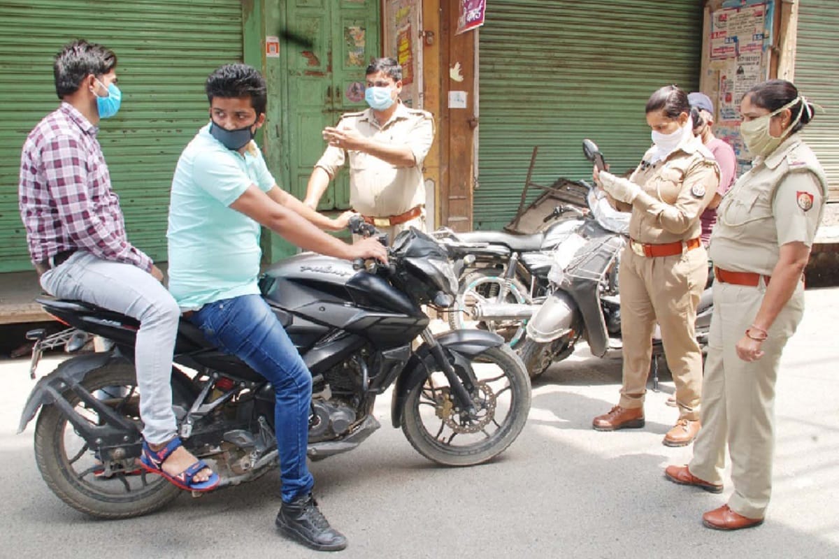 Lockdown Update News, Police has 250 vehicles were challaned and seized 10 vehicles after violating lockdown in Shamli