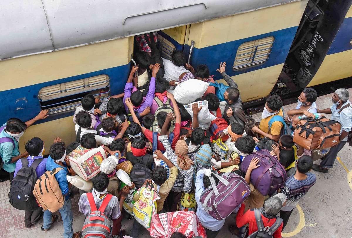 Maharashtra: Opposition leaders clash over migrants train fare