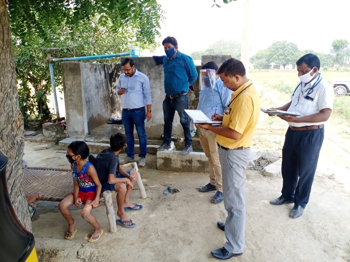 Corona positive patients lying in the village for more than 24 hours