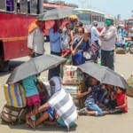 घरों को लौटते प्रवासी