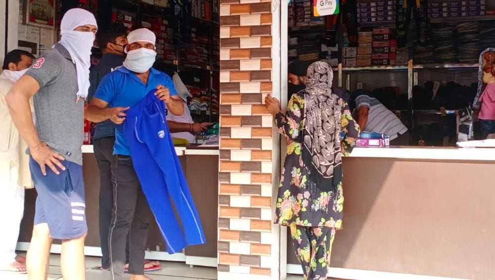 Eid today, people arrived to shop in the markets