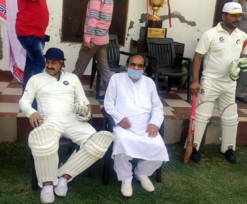 cricket match, bjp leader manoj tiwari, mask, social distance, sonipat
