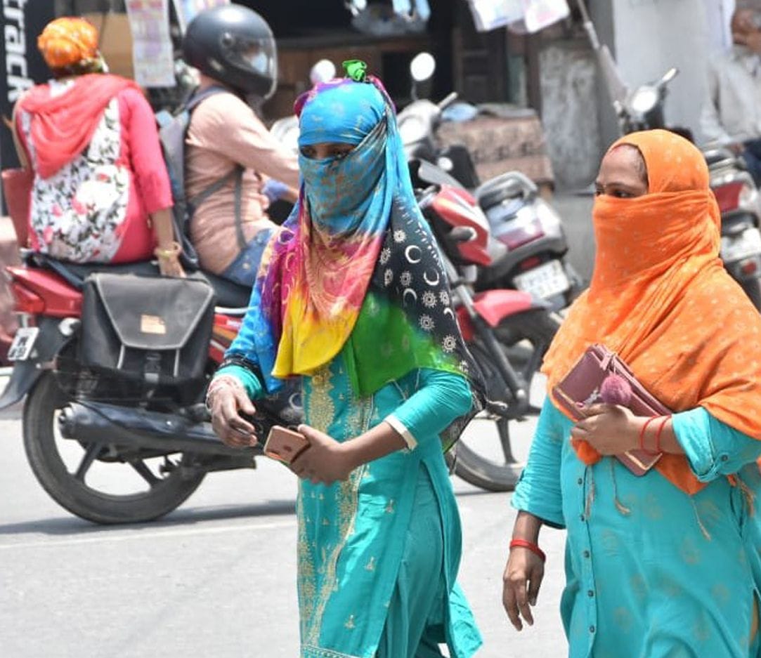 Temperature reached 41 degrees, people suffering from heat