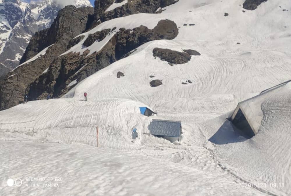 Hemkund sahib Covered With Thick Blanket of Snow in may month, See beautiful visuals