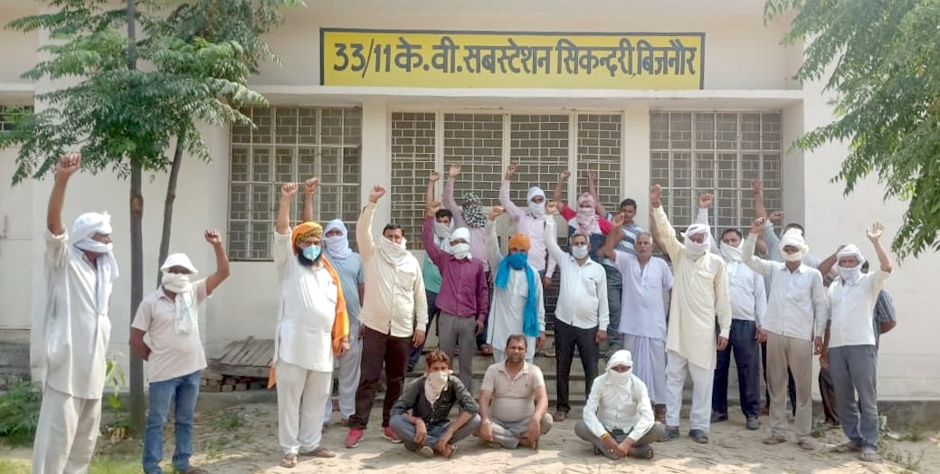 Farmers lock the Sikandri power plant
