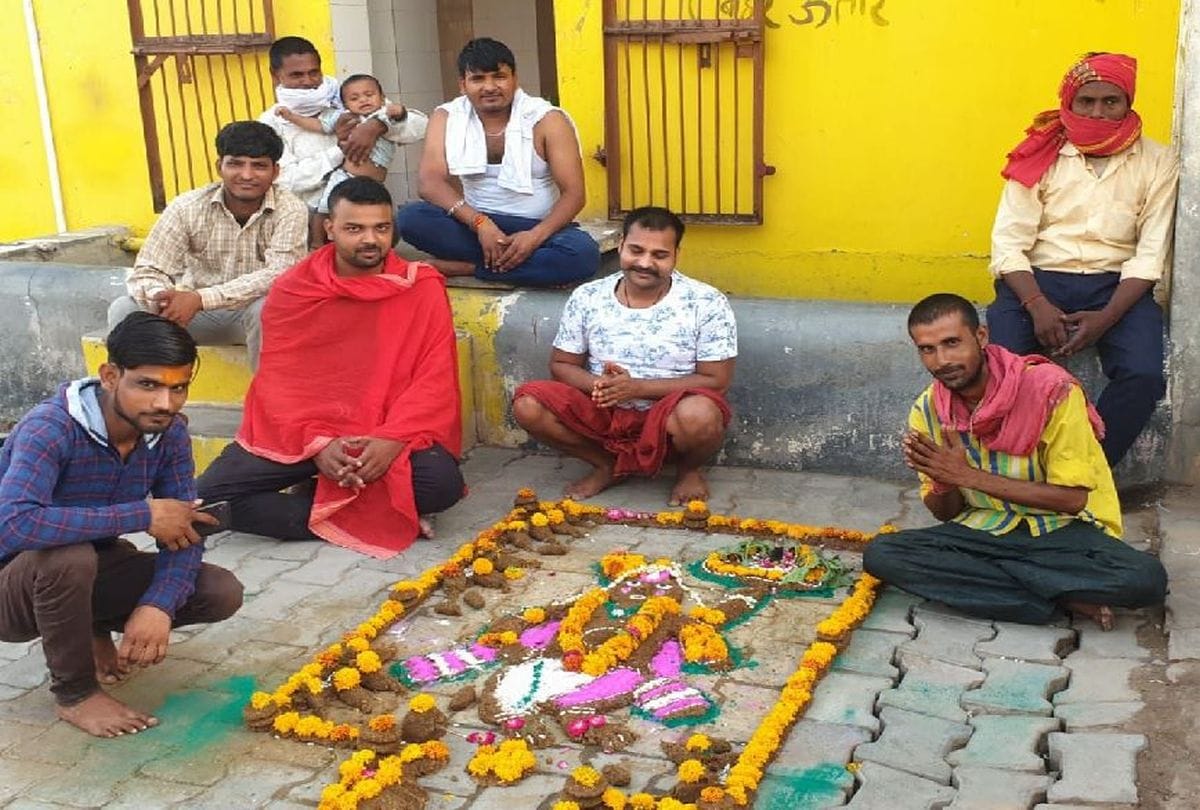 People Offering Prayer Govardhan Puja To Beat Coronavirus Crisis In Mathura