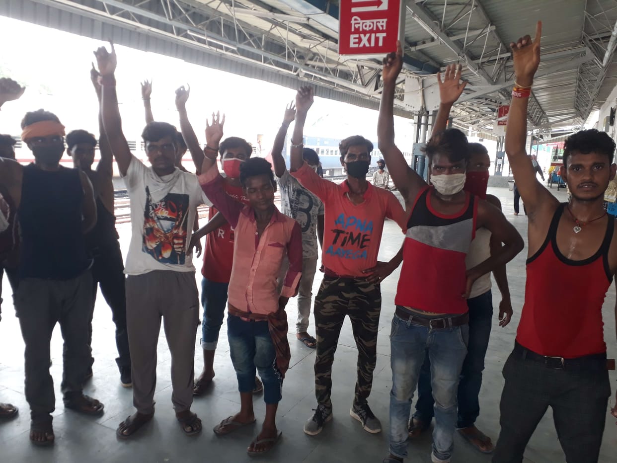 Disturbed by hunger and thirst, commotion at Suremanpur station