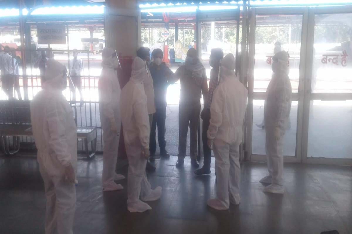 special Train from Asam Reaches Meerut with hundred of migrant workers