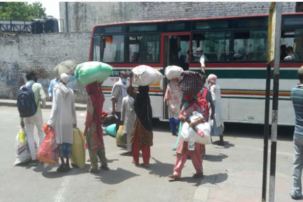 special Train from Asam Reaches Meerut with hundred of migrant workers