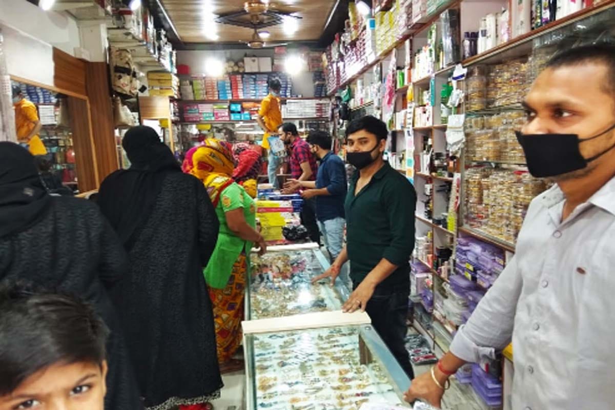 Coronavirus Update West UP news: Six More Corona Positive cases Found in Muzaffarnagar, People Preparing For Celebrating Eid
