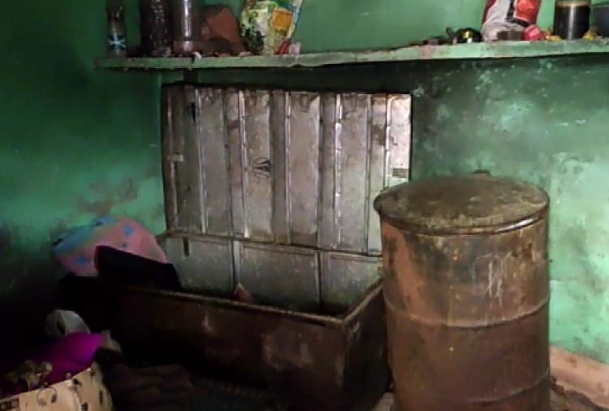 Son kills his father and body hides in box at Moradabad see photos