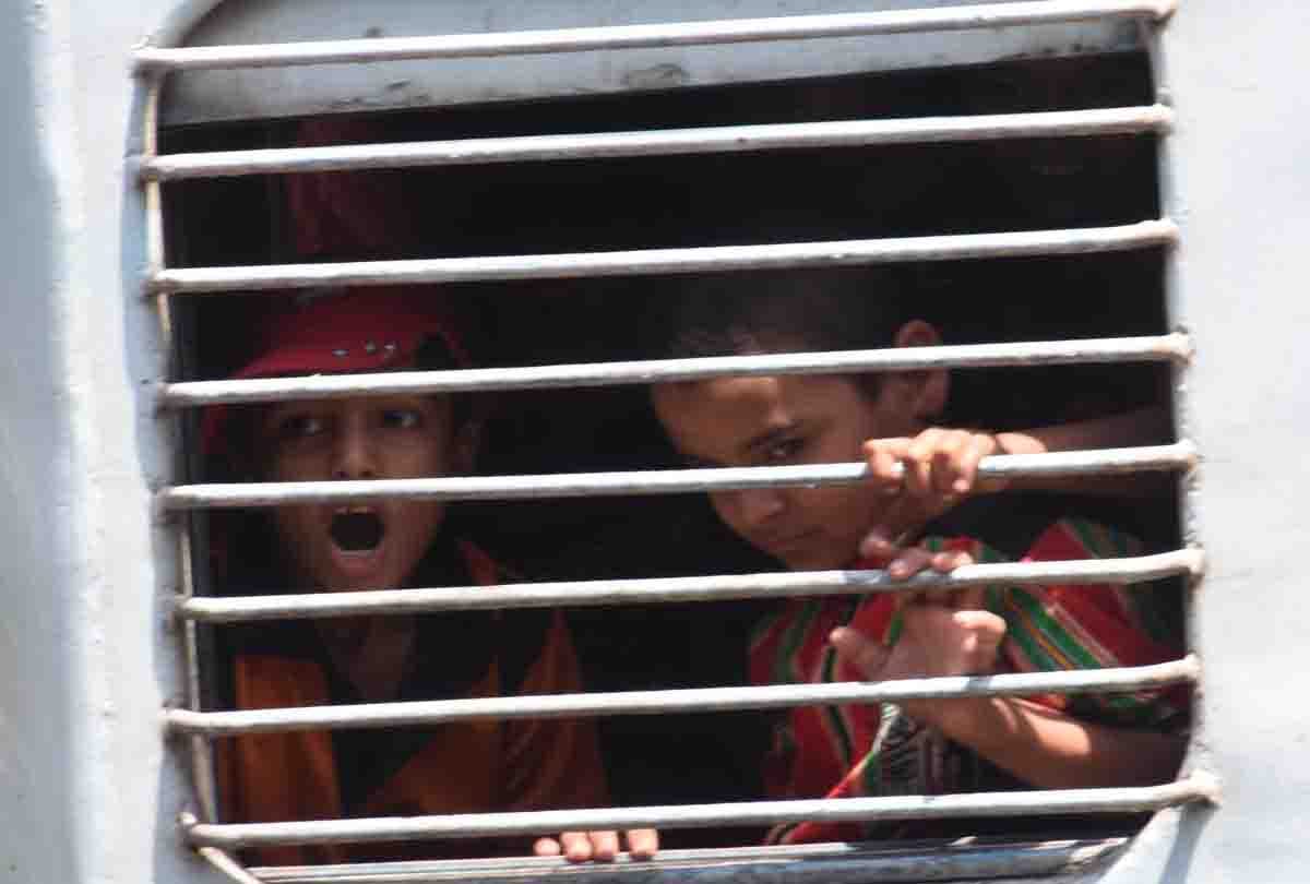 Lockdown: workers got bad biryani in special train
