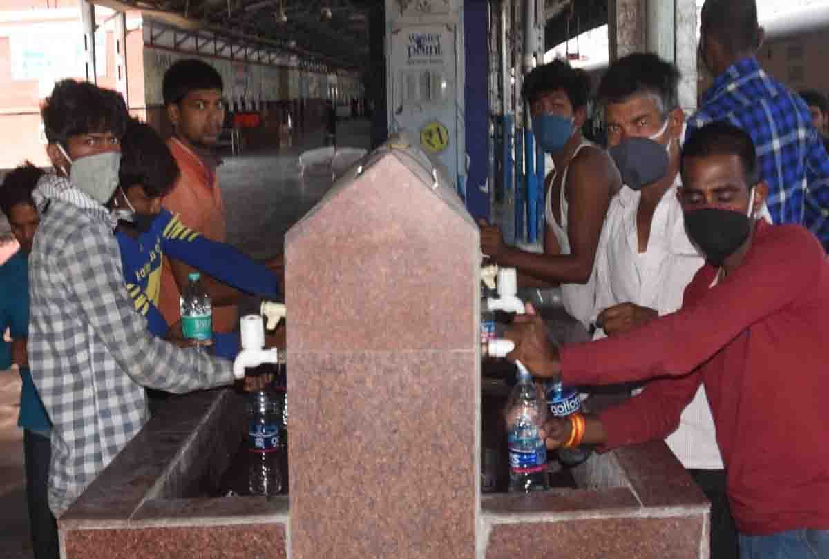 Lockdown: workers got bad biryani in special train