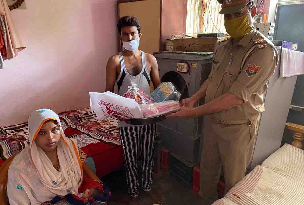 Woman gave birth to a girl in labor train