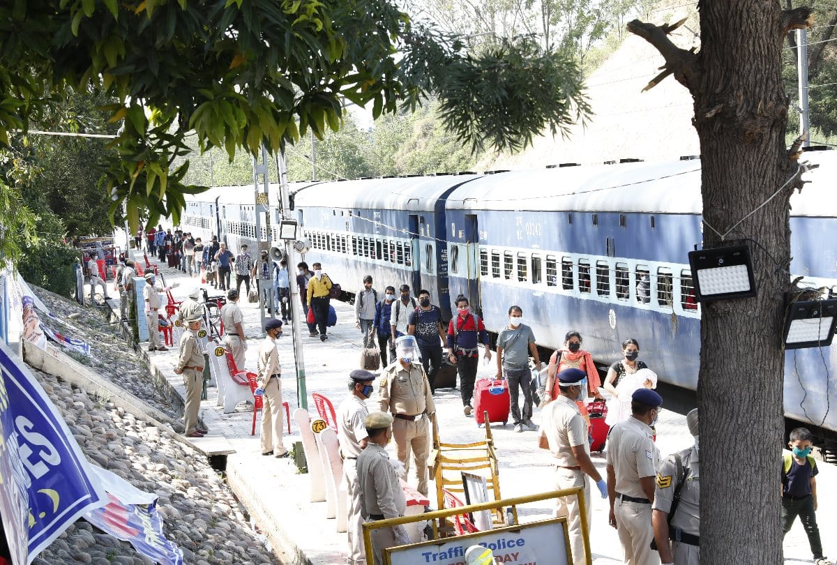 545 Himachali Reached From ahmedabad gujarat in Una Railway Station