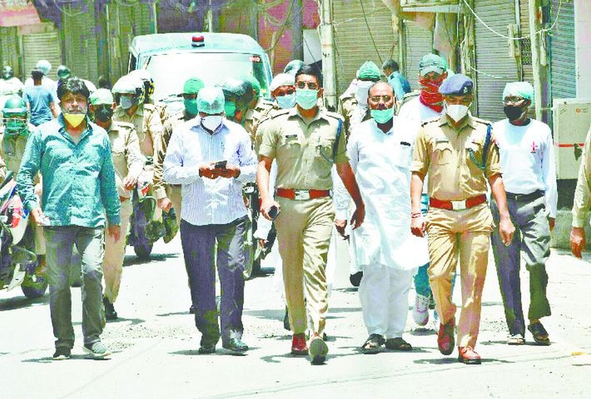 Police alert on Eid in agra