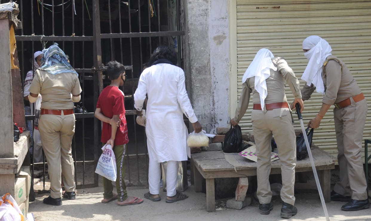 Despite the ban, Gallamandi shops opened in the presence of police